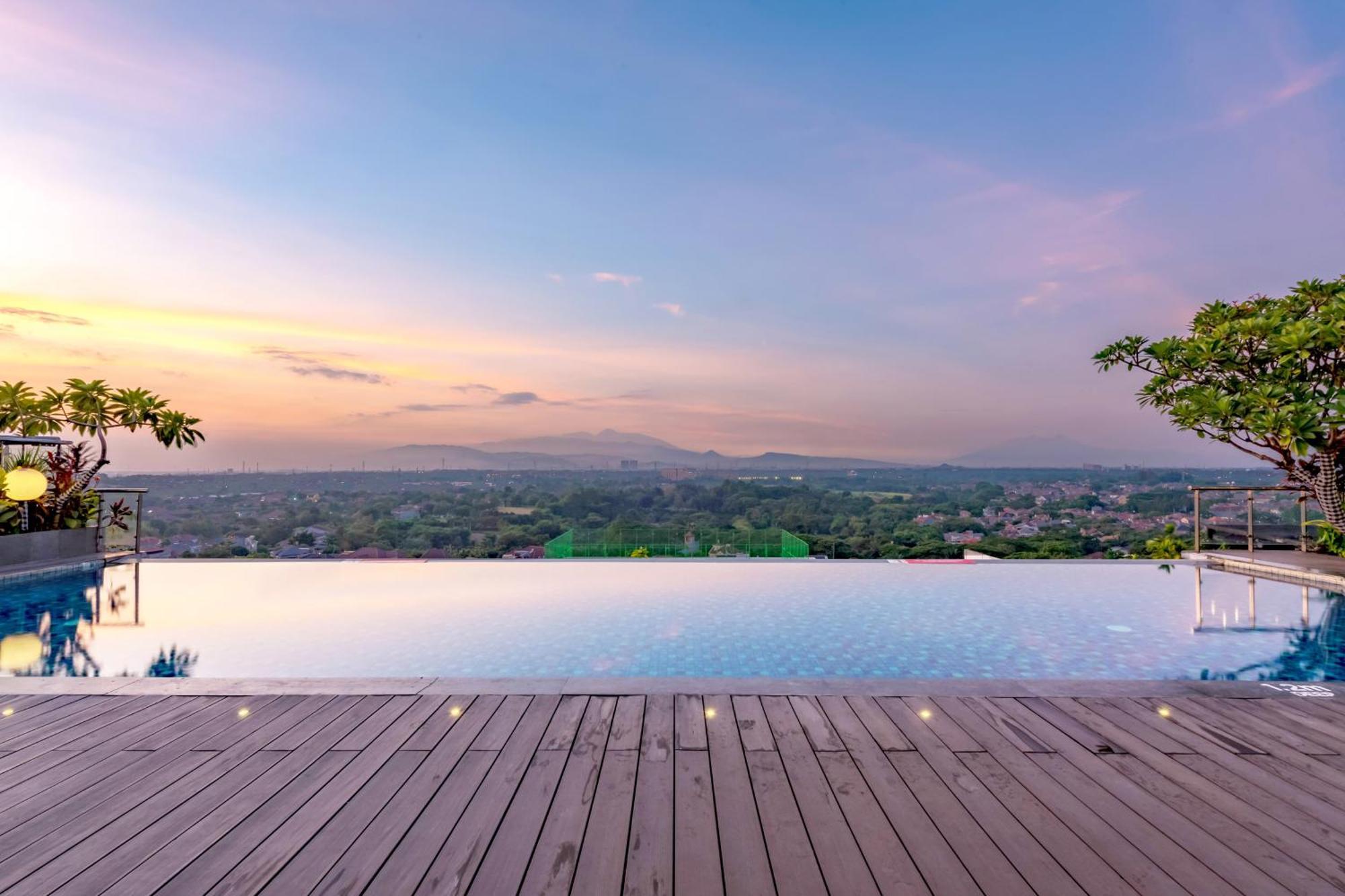 Hotel Ciputra Cibubur Managed By Swiss-Belhotel International Luaran gambar